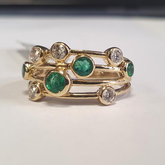 1-00ct-green-emerald-round-diamond-bubble-ring-crafted-in-yellow-gold