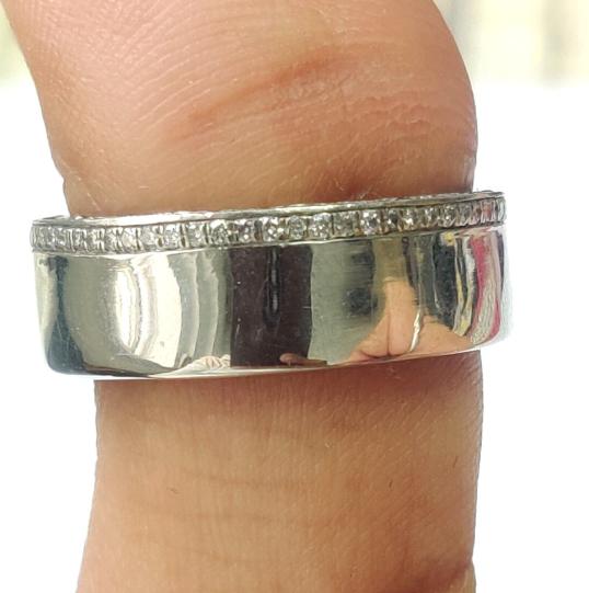 0-30ct-round-black-and-white-diamond-full-eternity-ring-in-platinum-for-men