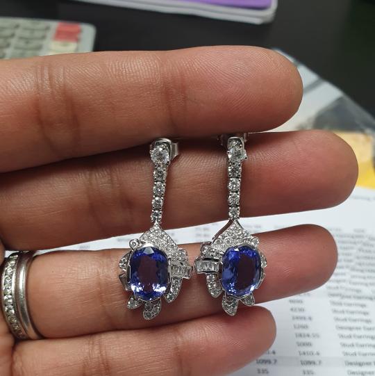 6-00-ct-oval-shape-tanzanite-diamond-dangle-designer-earring-in-18k-white-gold