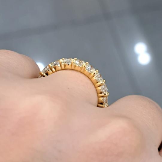 natural-round-diamond-claw-set-full-eternity-ring-3-40ct-f-vs-in-18k-yellow-gold