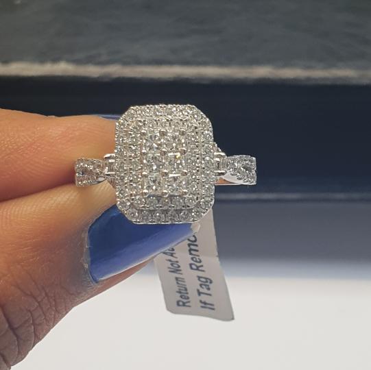 top-quality-d-vs-1-50-ct-princess-round-diamond-halo-engagement-ring